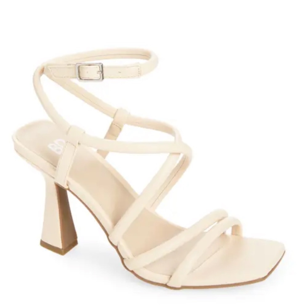 LIKE NEW NORDSTROMS BP BEIGE STRAPPY SANDALS